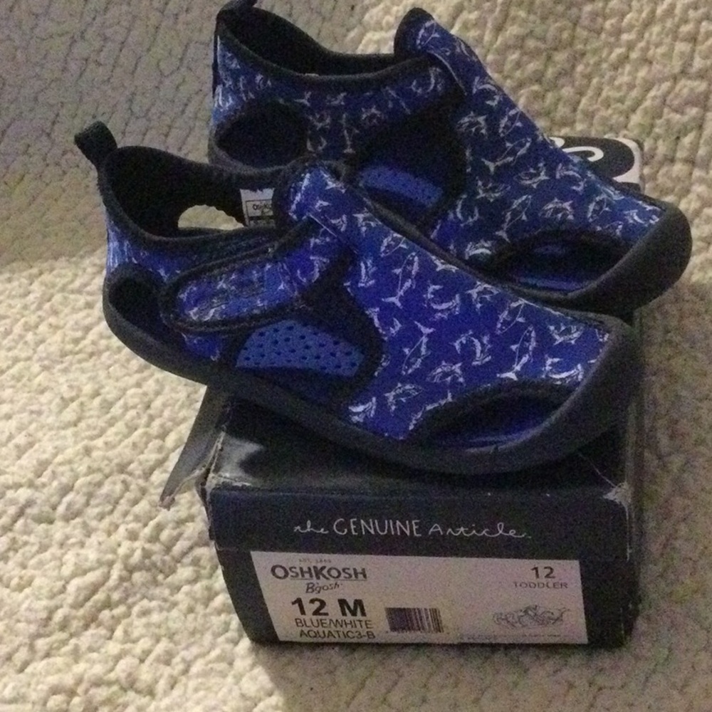 NIB Oshkosh water shoes